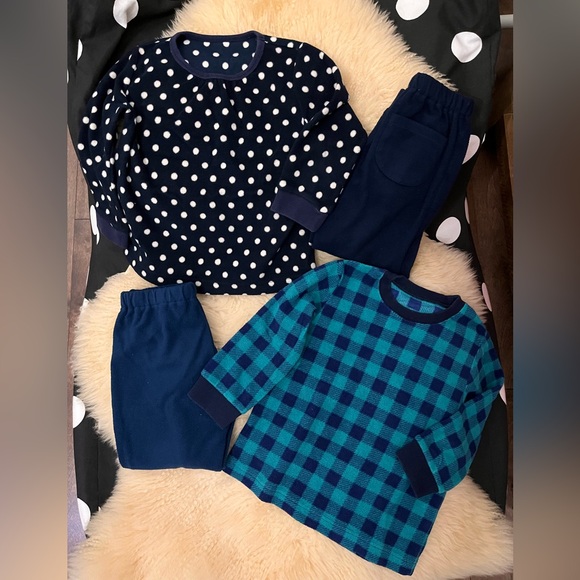 Other - Set of 4! Uniqlo size100 cozy micro fleece pajama set, polka dots and plaid